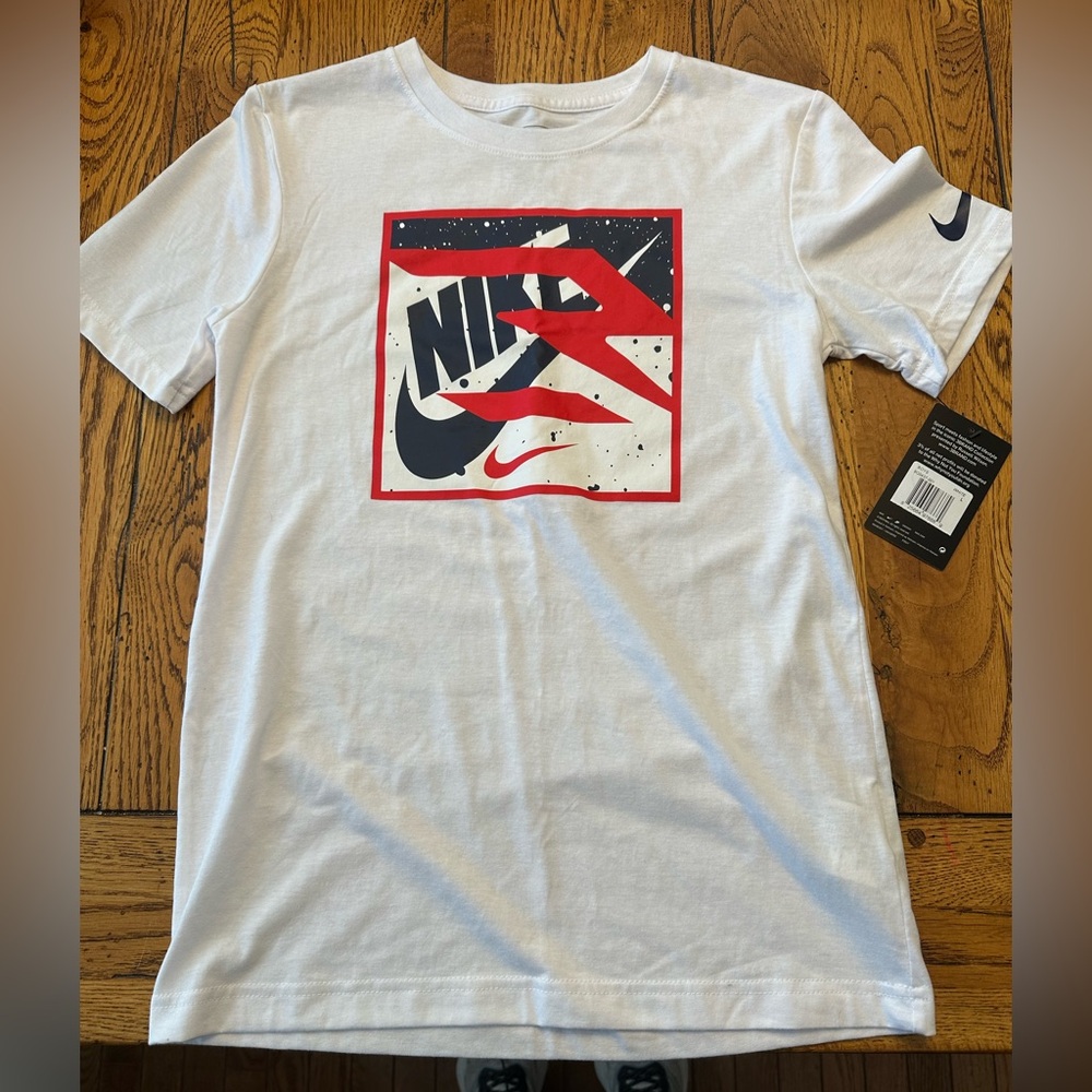 Boys Nike White T-Shirt sz L